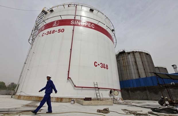 Hai tập đo&#224;n lớn của Trung Quốc dừng nhập dầu từ Iran trong th&#225;ng 5